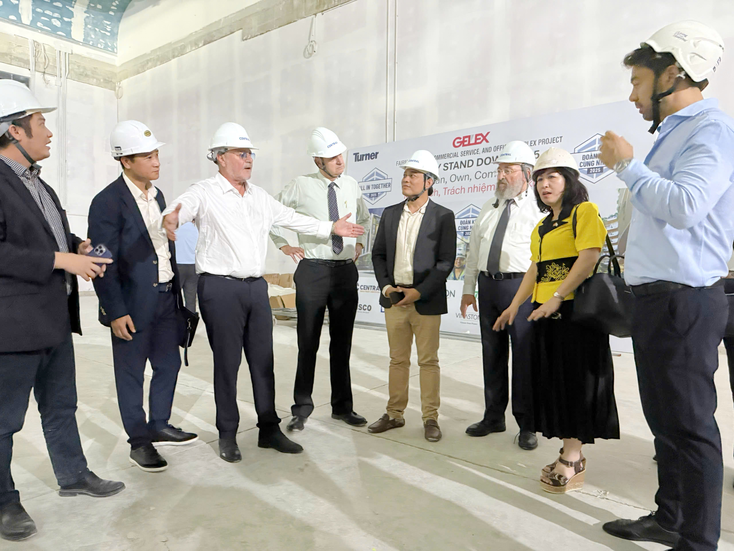 Central - Đại diện Việt Nam góp mặt trong Chương trình tái xây dựng cơ sở hạ tầng Israel